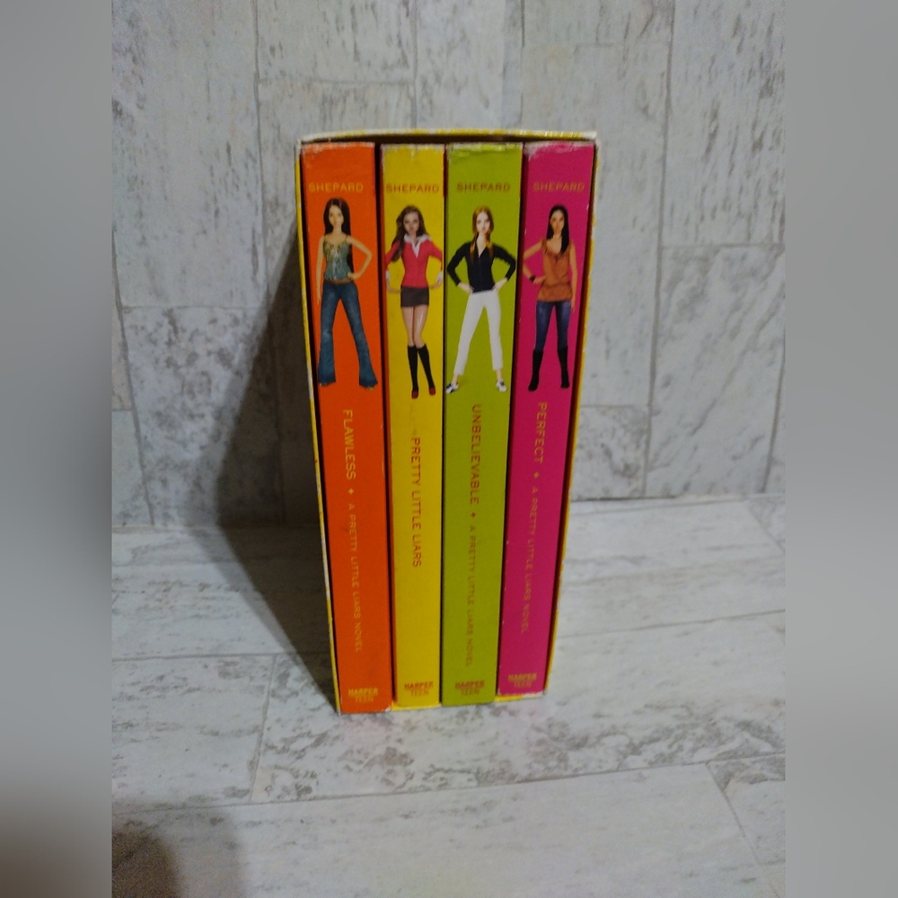 Pretty Little Liars Box Set:  Paperback Books 1 to 4